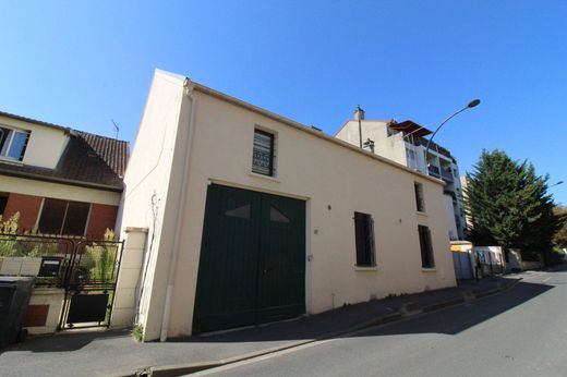 Κτίριο σε Champigny-sur-Marne, Val-de-Marne