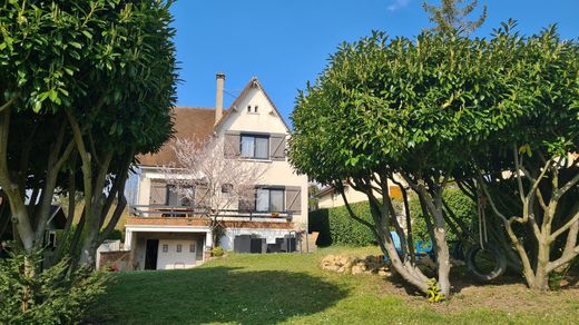 Luxury home in Maule, Yvelines
