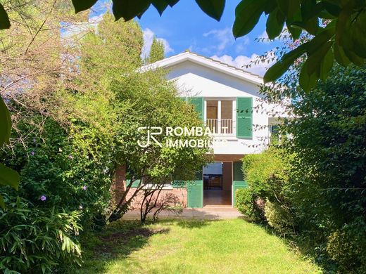 Casa di lusso a La Celle-Saint-Cloud, Yvelines