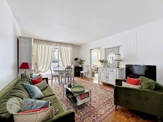Daire Motte-Picquet, Commerce, Necker, Paris