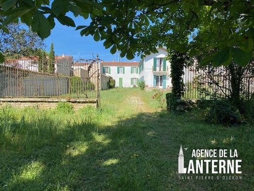 Luxury home in Saint-Pierre-d'Oléron, Charente-Maritime