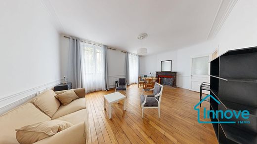 Apartment in Tour Eiffel, Invalides – Ecole Militaire, Saint-Thomas d’Aquin, Paris