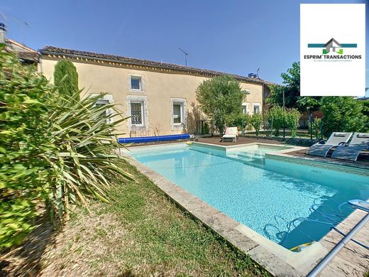 Luxe woning in Touvre, Charente