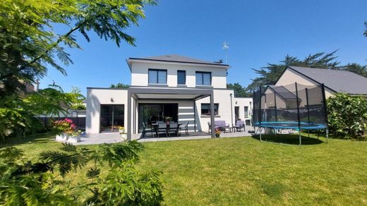 Luxury home in Jullouville, Manche