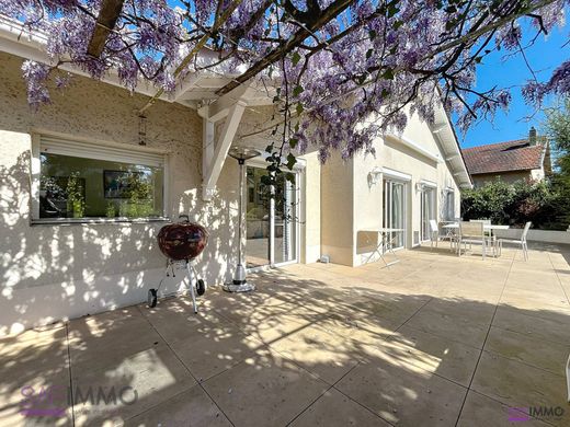 Luksusowy dom w Curis-au-Mont-d'Or, Rhône