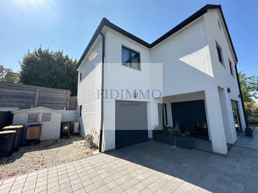 Casa di lusso a Ormesson-sur-Marne, Val-de-Marne