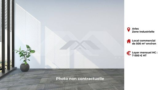 ‏בניין ב  ארל, Bouches-du-Rhône