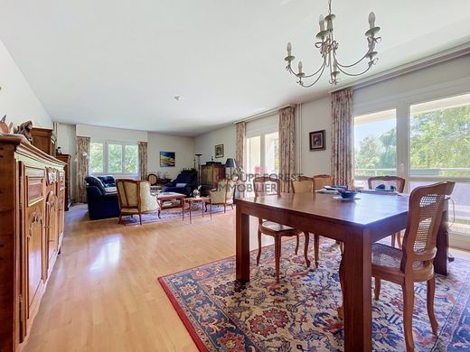 Apartment in La Madeleine, North