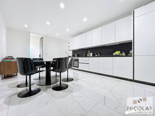 Apartment / Etagenwohnung in Bordeaux, Gironde