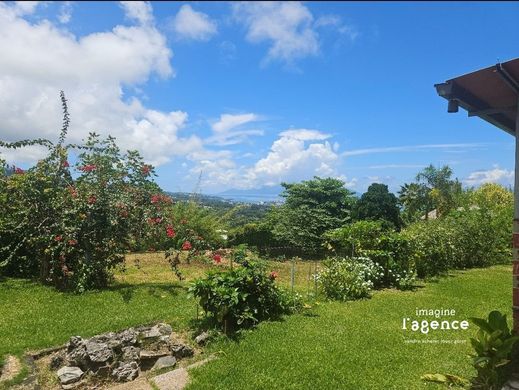 Arue, Îles du Ventの高級住宅