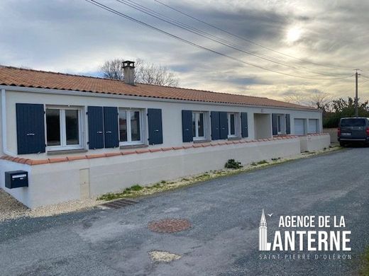 Luxury home in Saint-Pierre-d'Oléron, Charente-Maritime