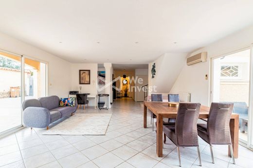 Casa di lusso a Saint-Laurent-de-Mure, Rhône