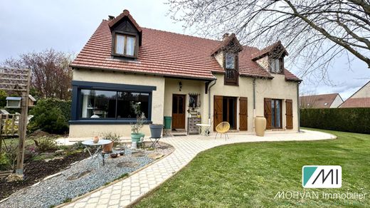 Luxury home in Les Essarts-le-Roi, Yvelines