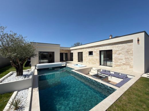 Luxury home in Les Martres-de-Veyre, Puy-de-Dôme