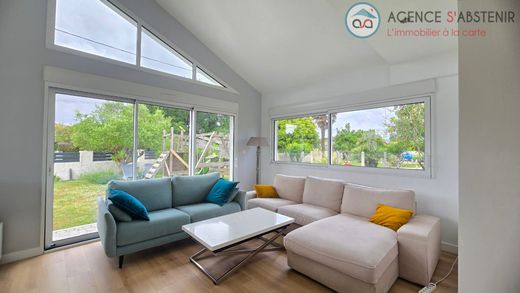 Luxury home in Saint-Médard-en-Jalles, Gironde