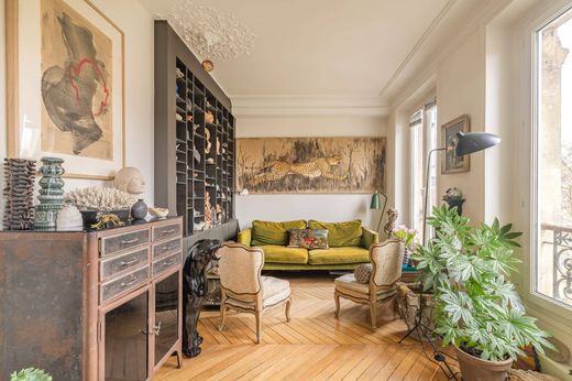 Apartment in Canal Saint Martin, Château d’Eau, Porte Saint-Denis, Paris