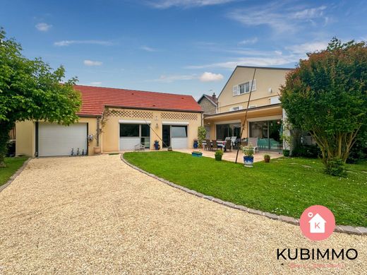 Luxury home in Gouvernes, Seine-et-Marne