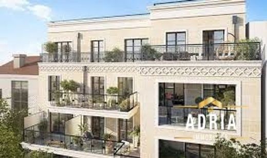 Apartment / Etagenwohnung in Puteaux, Hauts-de-Seine