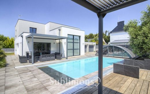 Luxe woning in Lanester, Morbihan