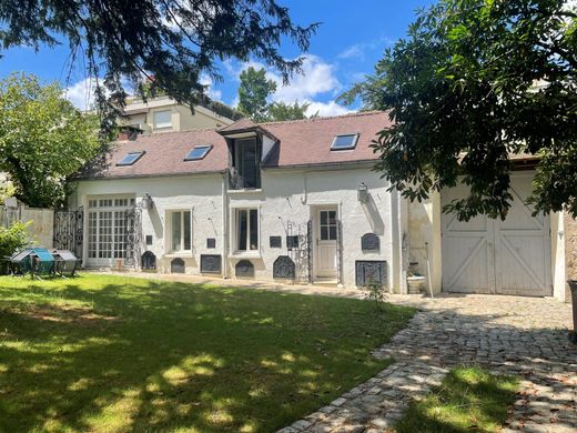 Luxury home in Louveciennes, Yvelines
