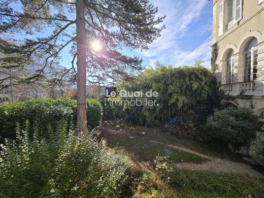 Luxe woning in Saint-Égrève, Isère