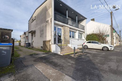 Κτίριο σε Genlis, Cote d'Or