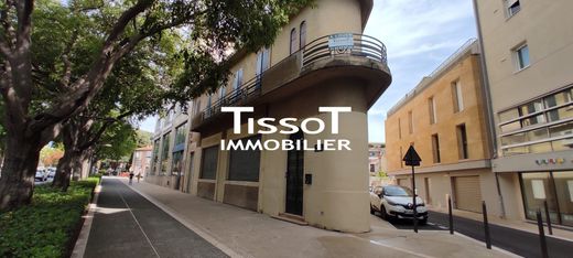 ‏בניין ב  נים, Gard