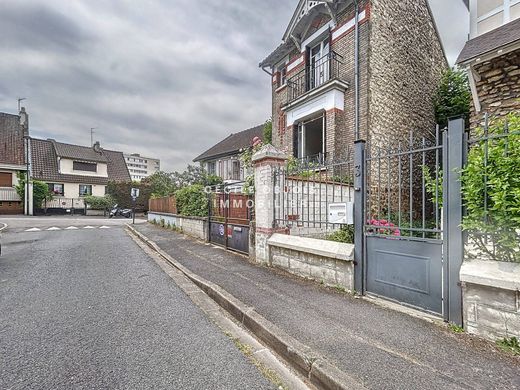 Luxe woning in Joinville-le-Pont, Val-de-Marne