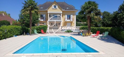 Luxury home in La Trinité-de-Thouberville, Eure