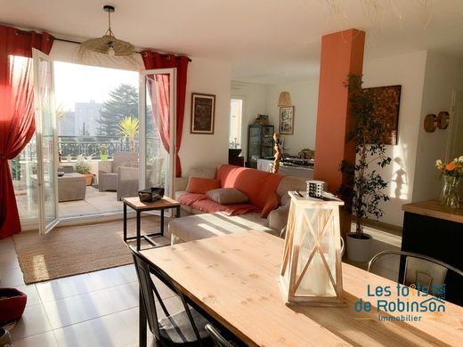 Apartment in Le Plessis-Robinson, Hauts-de-Seine
