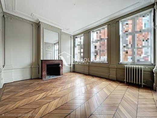 مكتب ﻓﻲ ليل, North