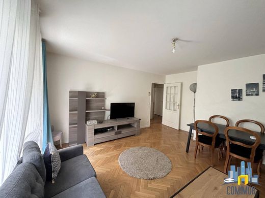 Appartement in Courbevoie, Hauts-de-Seine