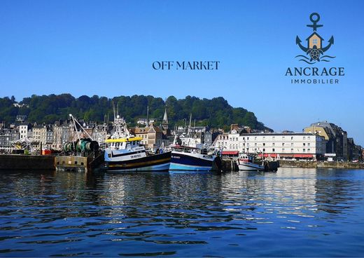 قلعة ﻓﻲ Équemauville, Calvados