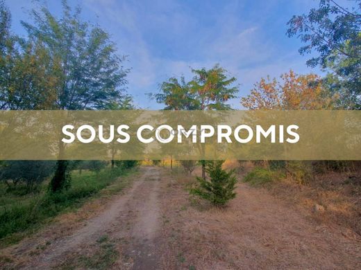 Grond in Le Pontet, Vaucluse