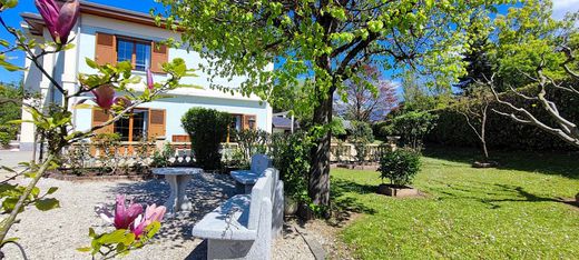 Πολυτελή κατοικία σε Saint-Julien-en-Genevois, Haute-Savoie