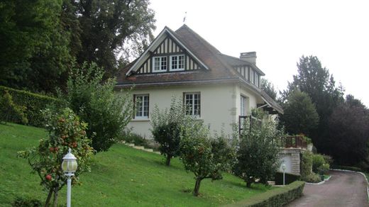 Πολυτελή κατοικία σε Lisieux, Calvados