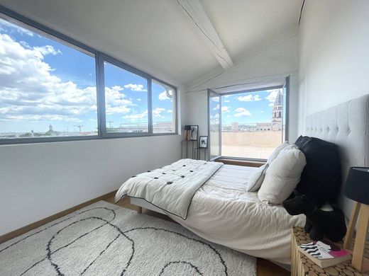 Apartment in Nîmes, Gard