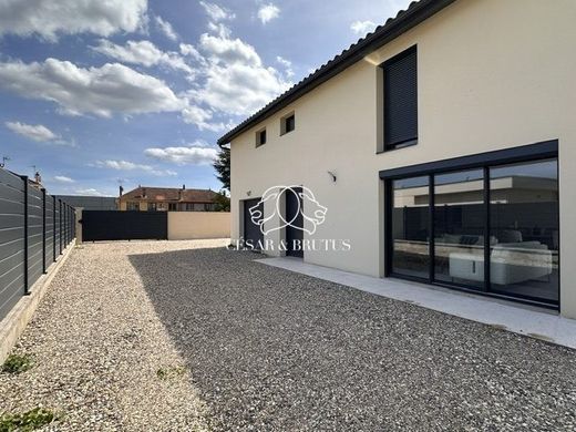 Maison de luxe à Décines-Charpieu, Rhône