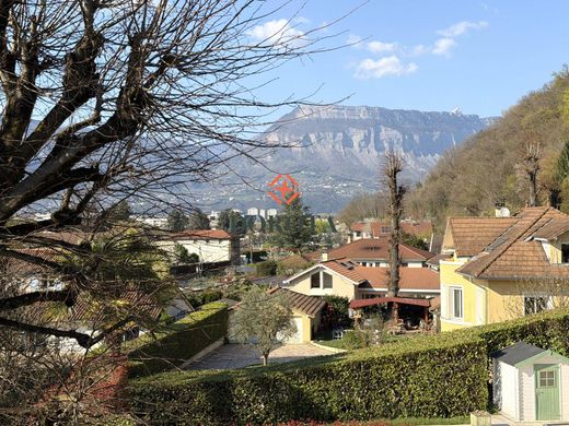 Элитный дом, Saint-Martin-d'Hères, Isère
