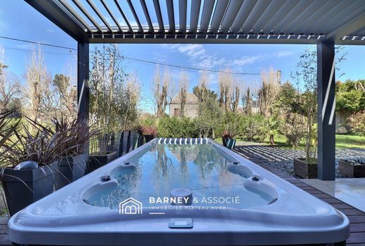 Luxury home in Mont-Saint-Aignan, Seine-Maritime