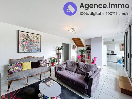 Apartment / Etagenwohnung in Saint-Cyr-sur-Loire, Indre-et-Loire