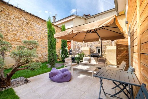 Apartment in Collonges-au-Mont-d'Or, Rhône