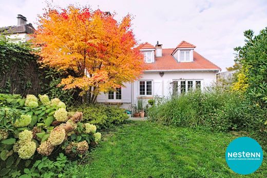 Luxus-Haus in Rueil-Malmaison, Hauts-de-Seine