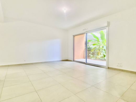 Apartment / Etagenwohnung in Èze, Alpes-Maritimes