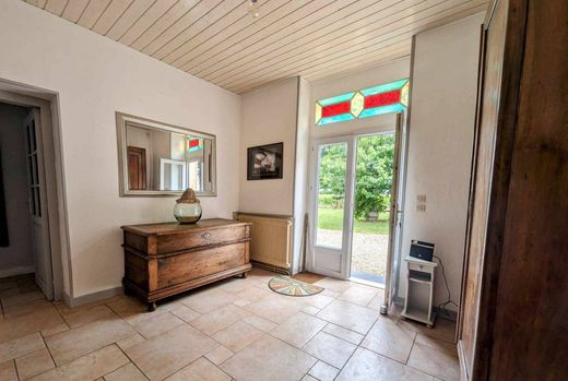 Luxury home in Saint-Pey-d'Armens, Gironde