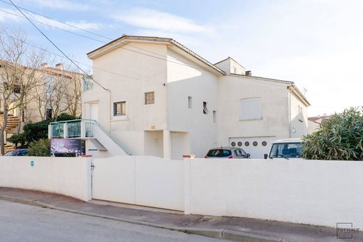 Residential complexes in Saint-Pierre-sur-Mer, Aude