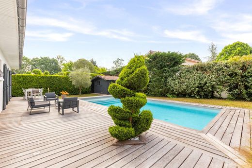 Элитный дом, Camblanes, Gironde