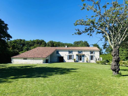 Maison de luxe à Cozes, Charente-Maritime