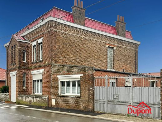 Luxury home in Lecelles, North