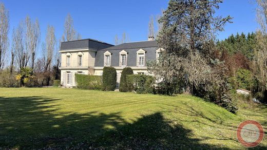 Luxus-Haus in Yvrac, Gironde